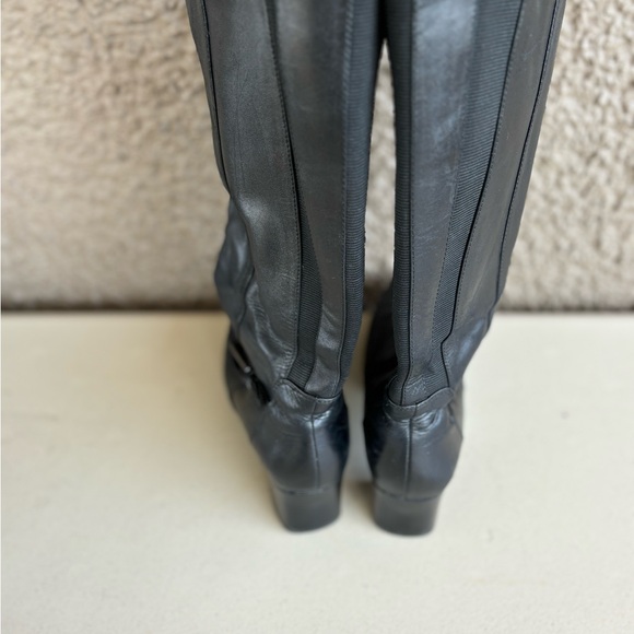 Women’s Zip-up Heeled Boots - Picture 2 of 6